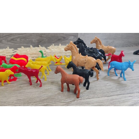 Lot Of Vintage 69 Plastic Animals Farm Wild And Fences-Horses, Pigs, Dogs, Duck - Picture 6 of 12